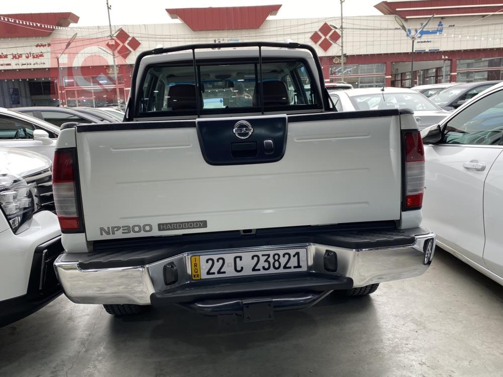 نیسان NP300